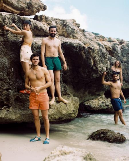 foto grupo anuncio estrella damm