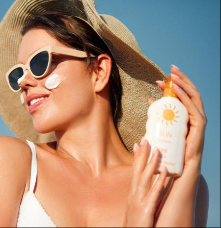 ¿Cuál es la mejor crema solar facial del momento? Estas 6 arrasan en las farmacias (y no me extraña)