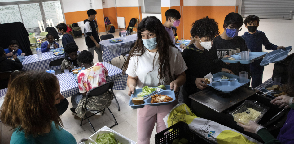 Una solución para los menores que dejan de recibir becas comedor al pasar al instituto
