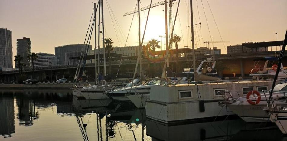 El sosegado atardecer en el Port Fòrum