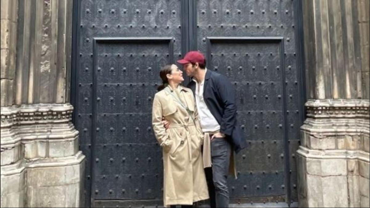 Tamara Falcó e Íñigo Onieva pasean su amor por las calles de Barcelona