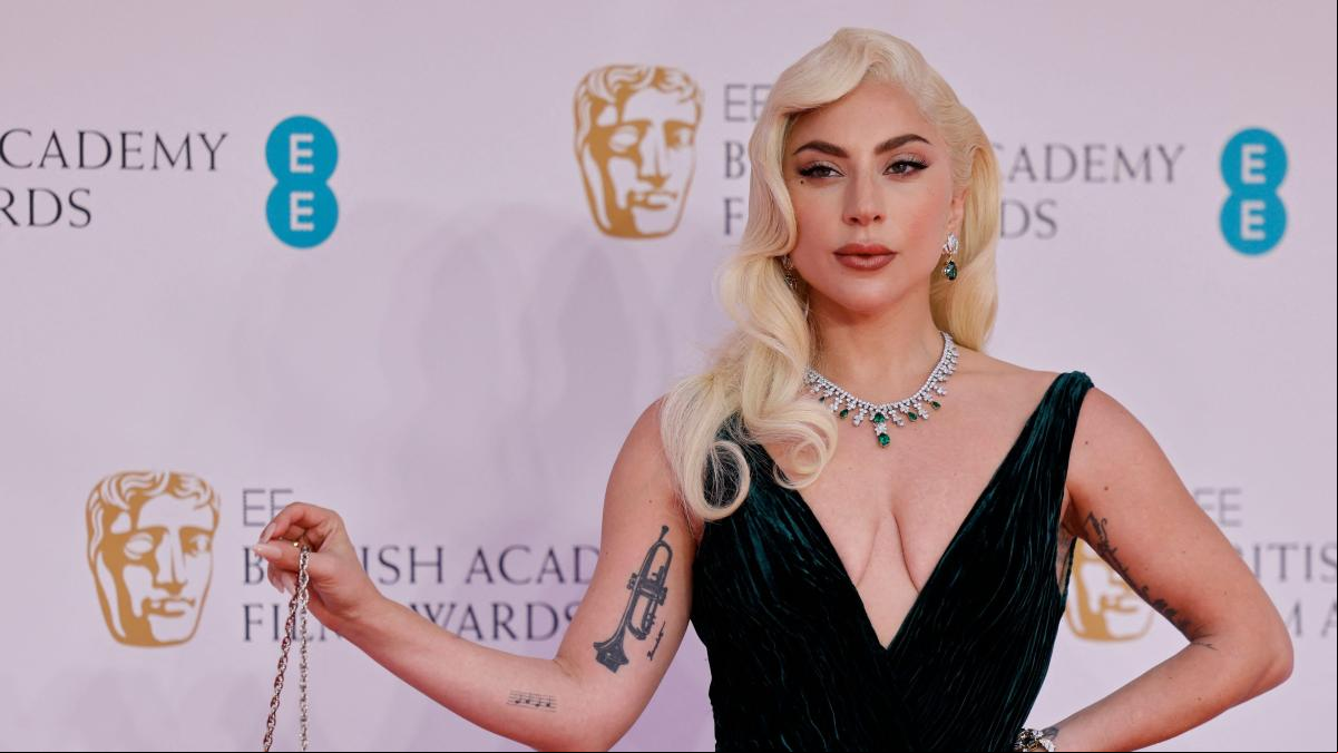 De las transparencias de Millie Bobby Brown al glamour de Lady Gaga: los mejores looks de los premios Bafta