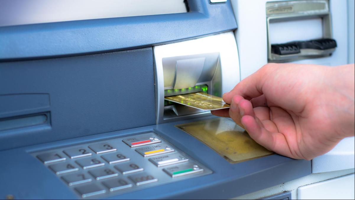 Con estos bancos puedes sacar dinero en cualquier cajero gratis