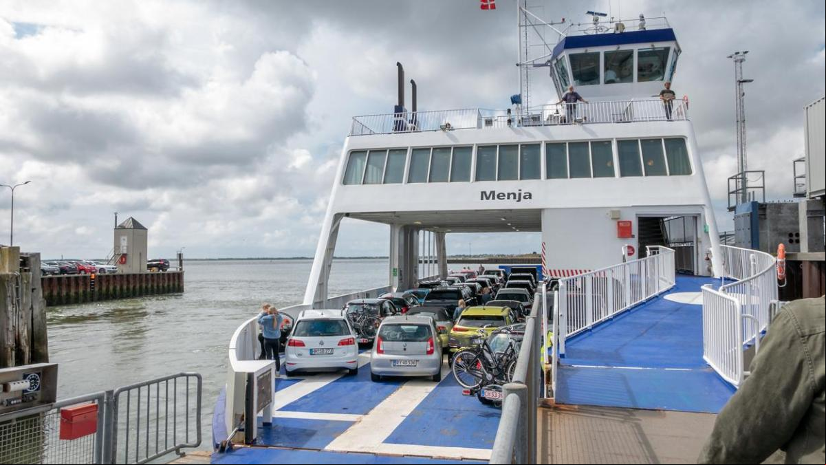 ¿Te pueden prohibir embarcar tu coche eléctrico en un ferry?: estos son los protocolos de seguridad