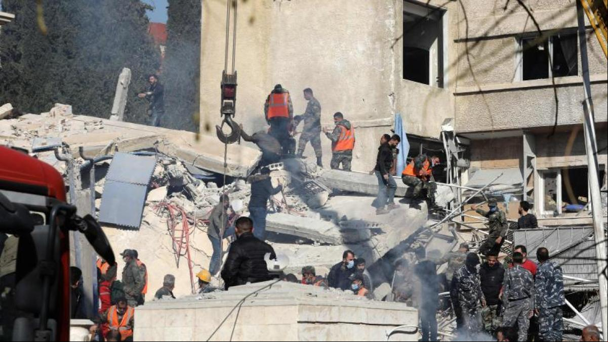 Ataques israelíes alcanzan las afueras de Damasco, alerta el ejército sirio