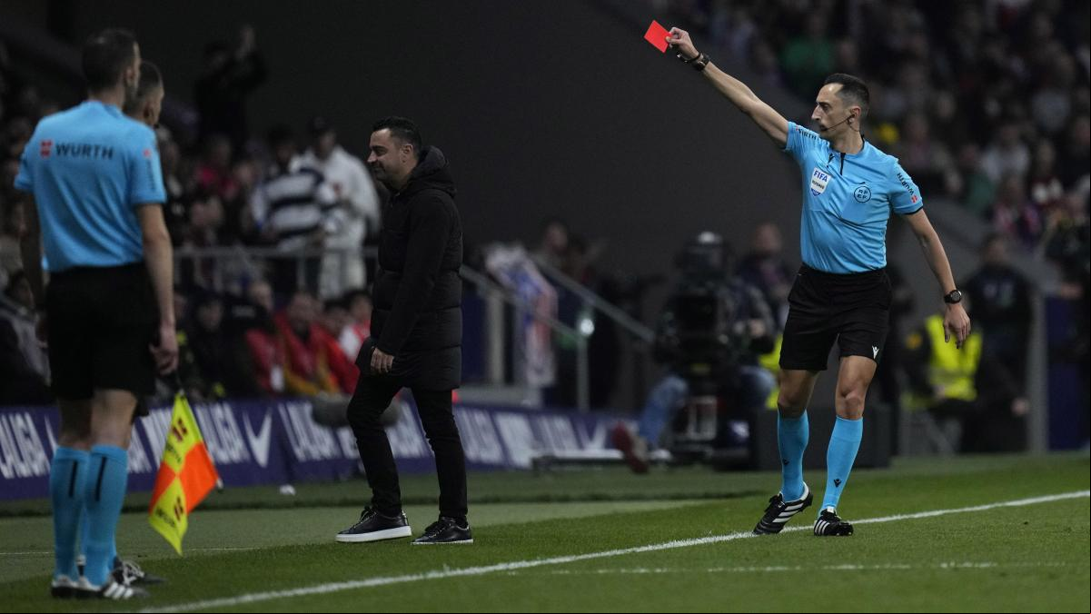 Xavi, expulsado ante el Atlético