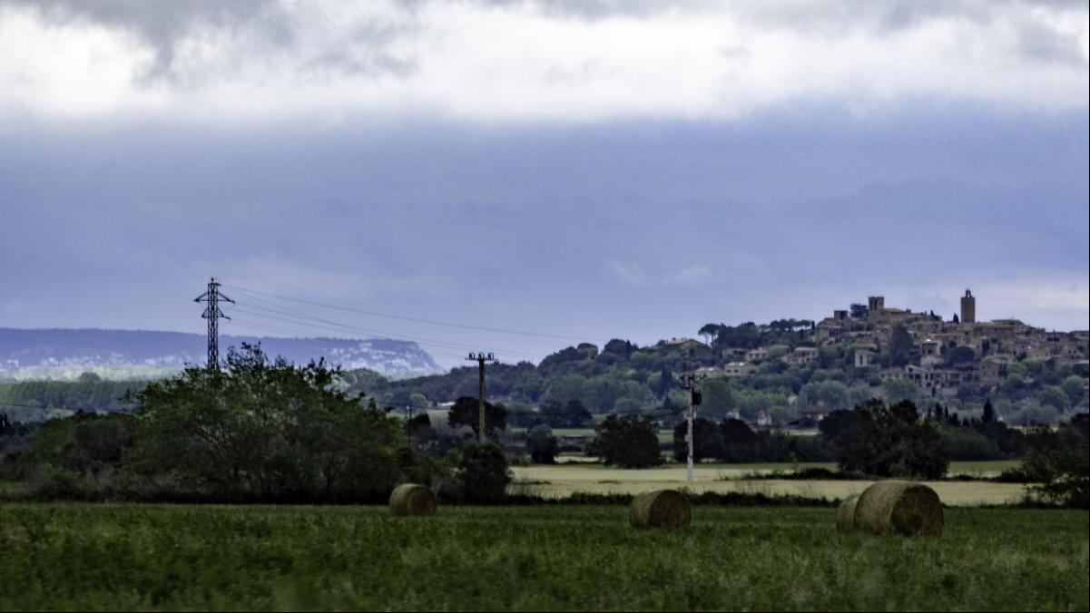 El skyline del pueblo de Pals