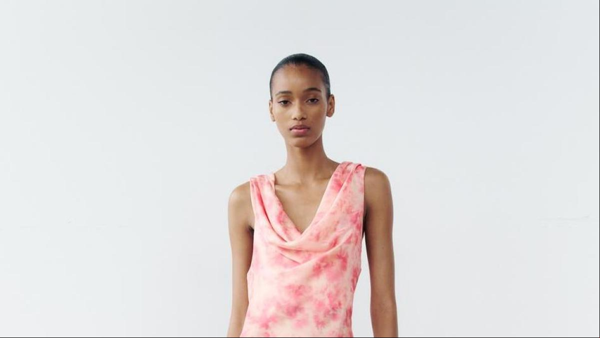 Por 36 euros: el romántico vestido de Zara que te convertirá en la invitada perfecta