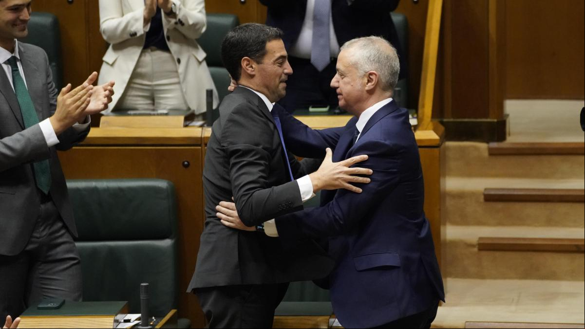 Imanol Pradales, investido lehendakari con los votos del PNV y el PSE