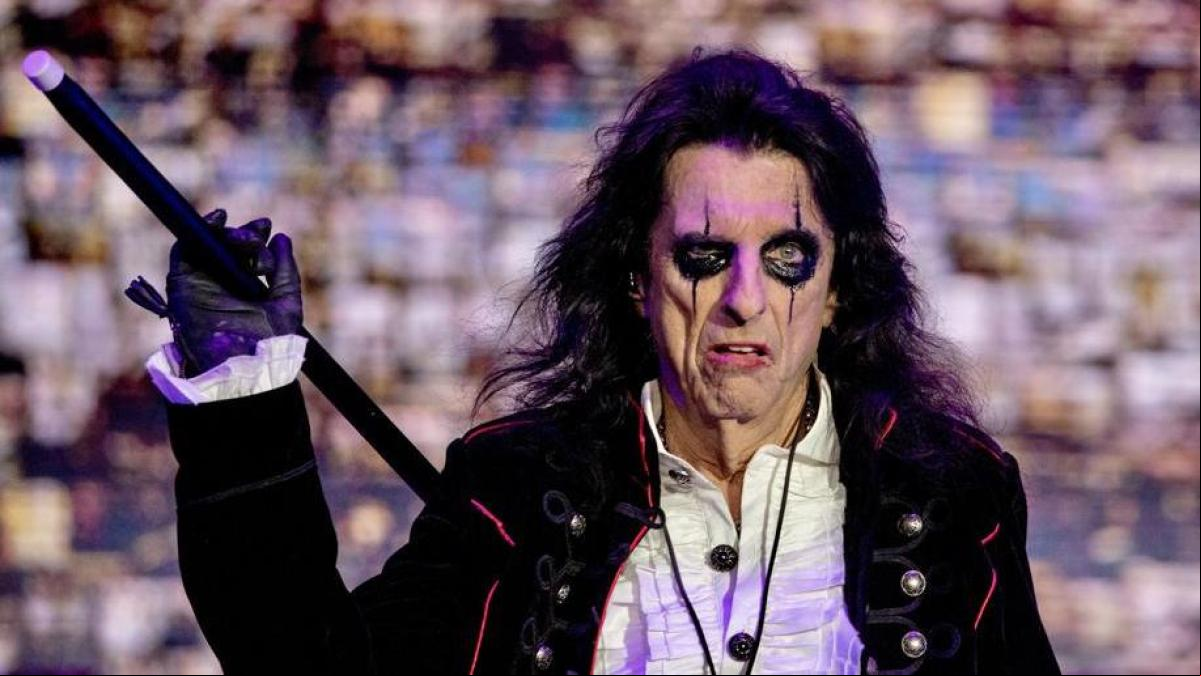 Alice Cooper: “Estoy orgulloso de que mi padre llevase la fe cristiana a los apaches”