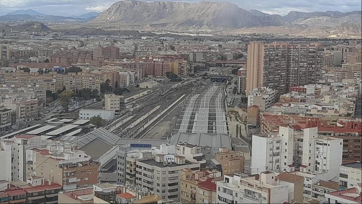 Los vecinos prefieren un parque central de Alicante con edificios altos y vías peatonales