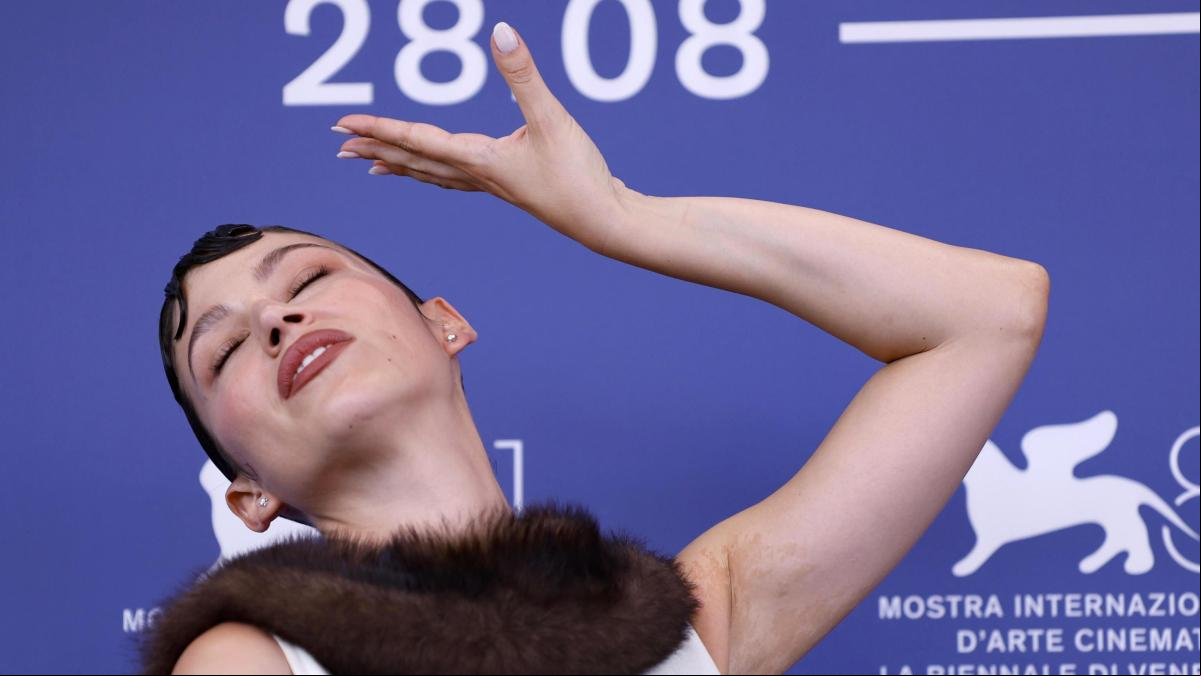 Úrsula Corberó sorprende en Venecia con ‘El Jockey’