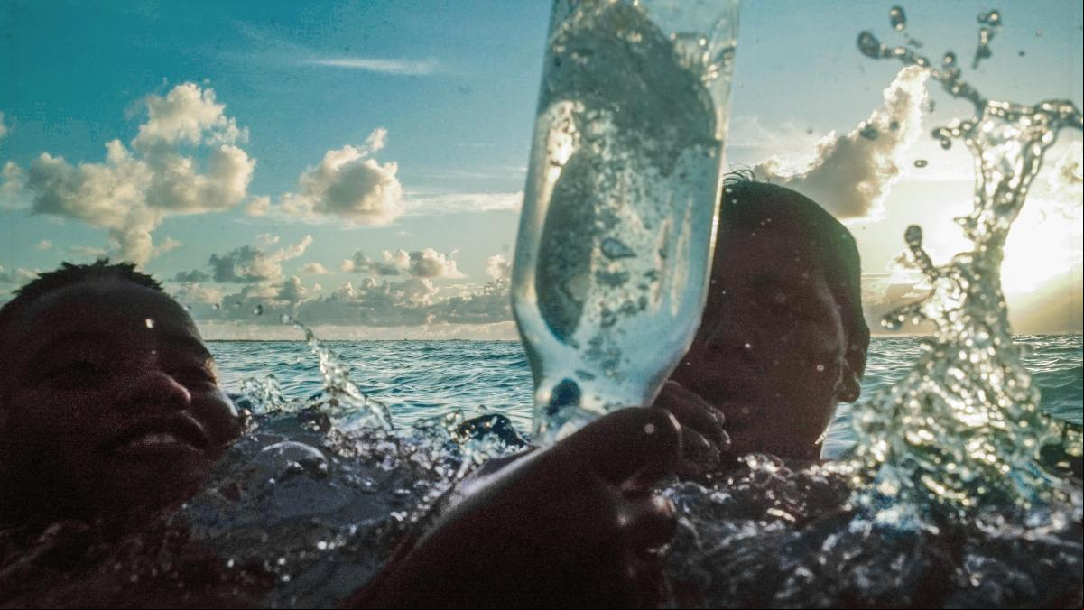 Cartas de amor y cápsulas del tiempo: el lenguaje extraordinario de los mensajes en una botella