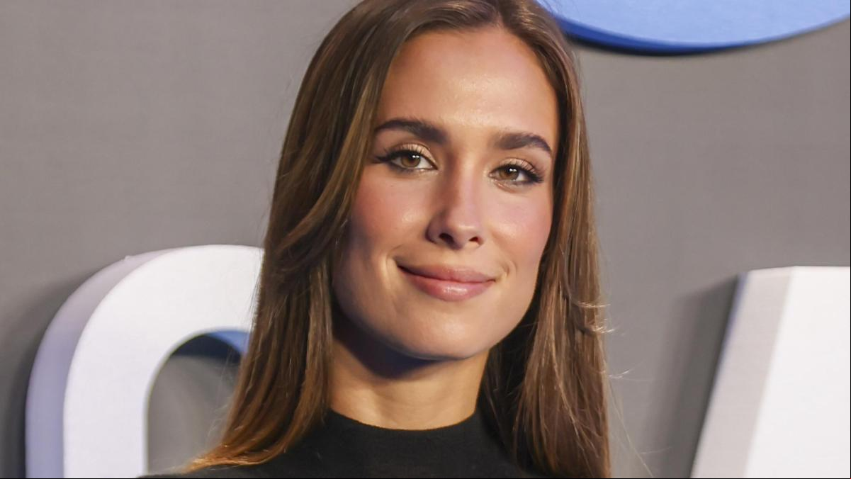 María Pombo ficha por 40 euros el jersey más versátil de Mango que tiene lista de espera