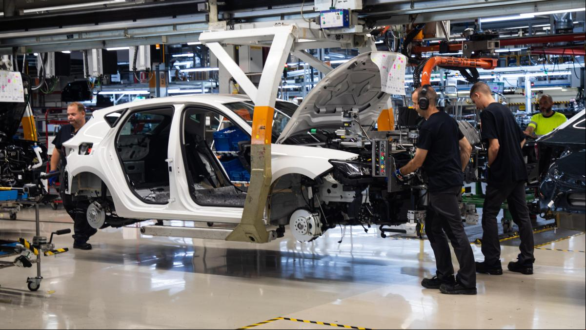 La producción de coches se desploma en España un 27% por la atonía europea
