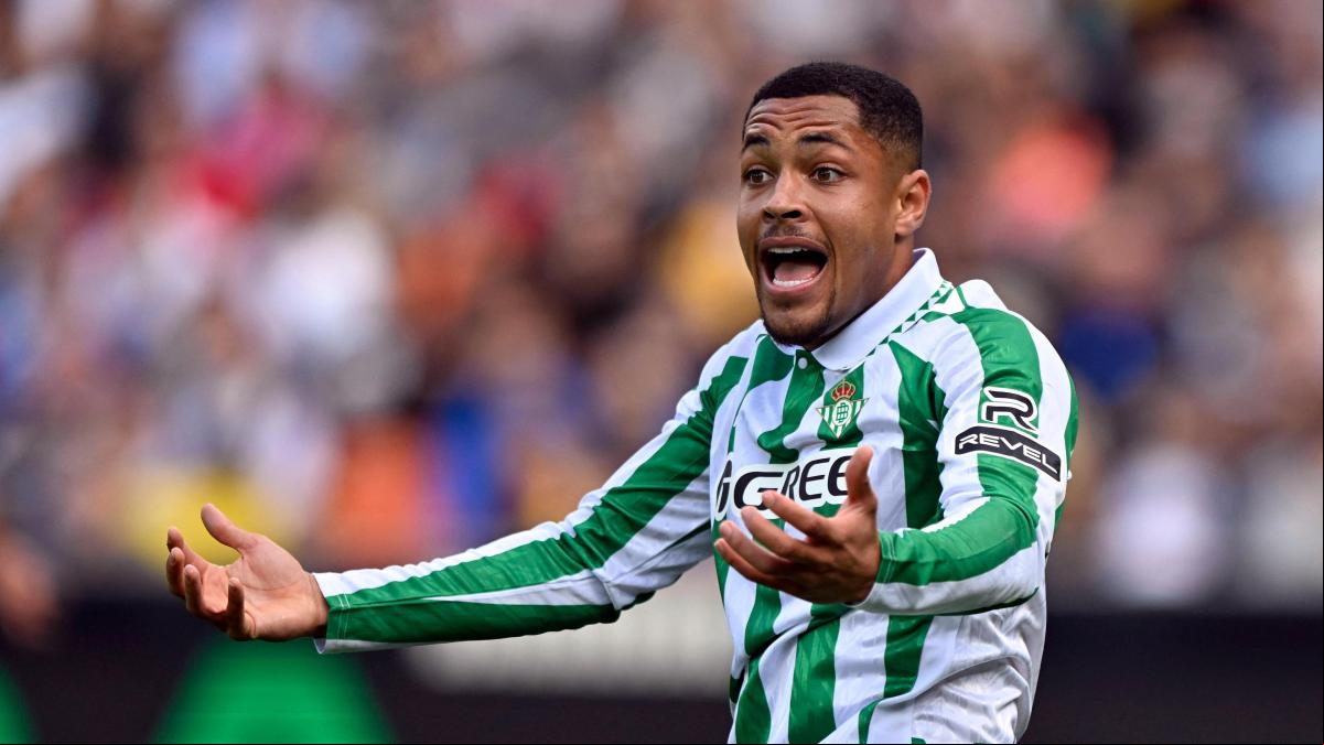 La nueva vida de Vitor Roque en Sevilla con la que espera convencer al Barça