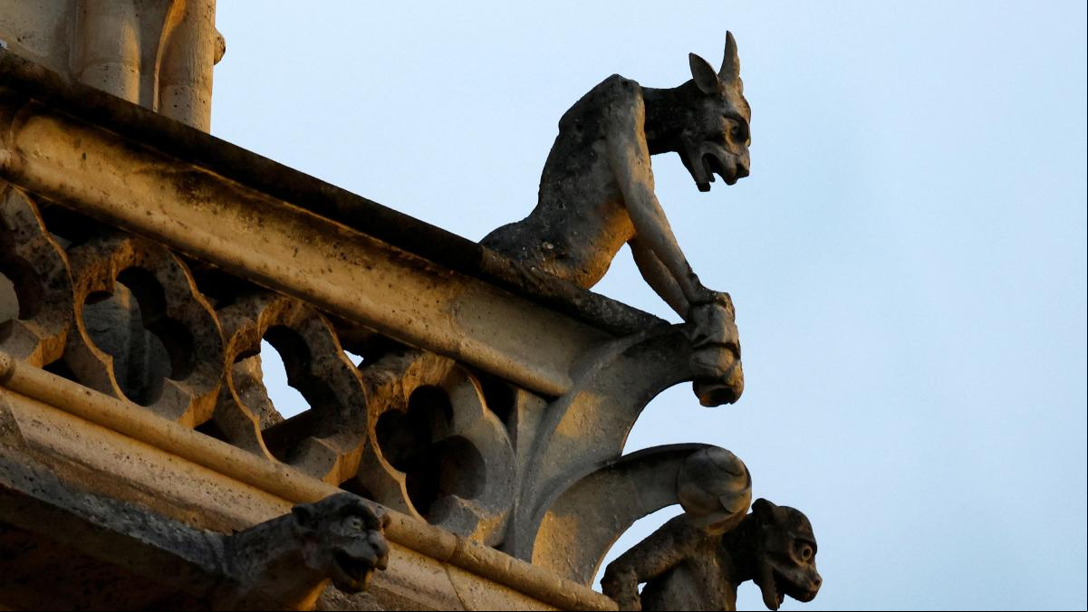 La reapertura de Notre Dame da una breve tregua a la crisis política sa