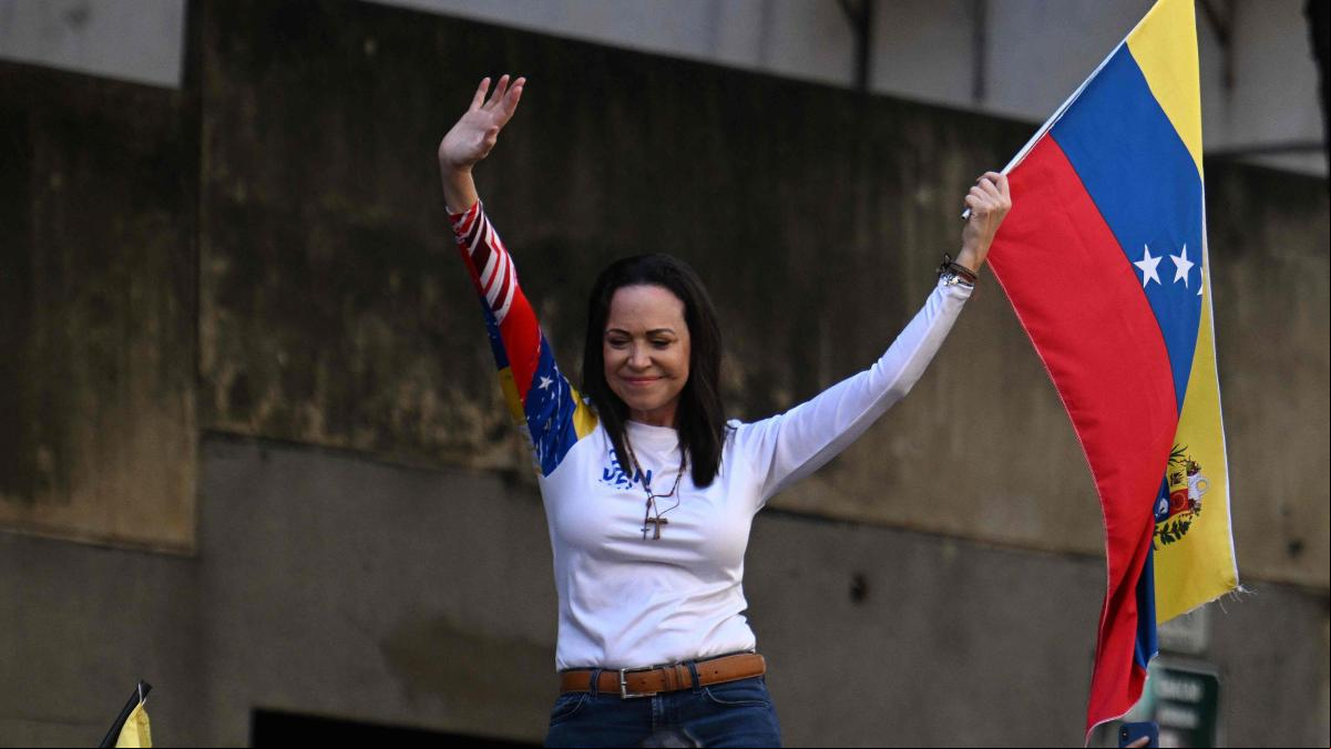 María Corina Machado reaparece en la masiva protesta antichavista de Caracas