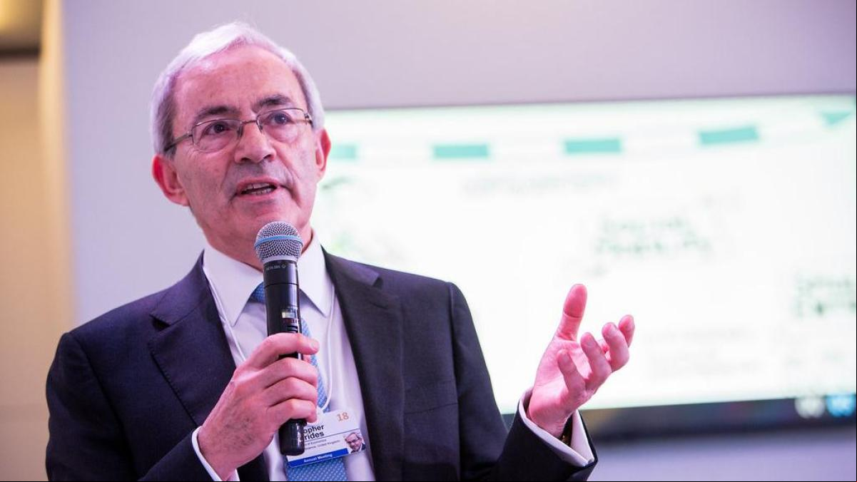 Un Nobel de Economía advierte: “Tus hijos deberían replantearse estudiar ingeniería o matemáticas”