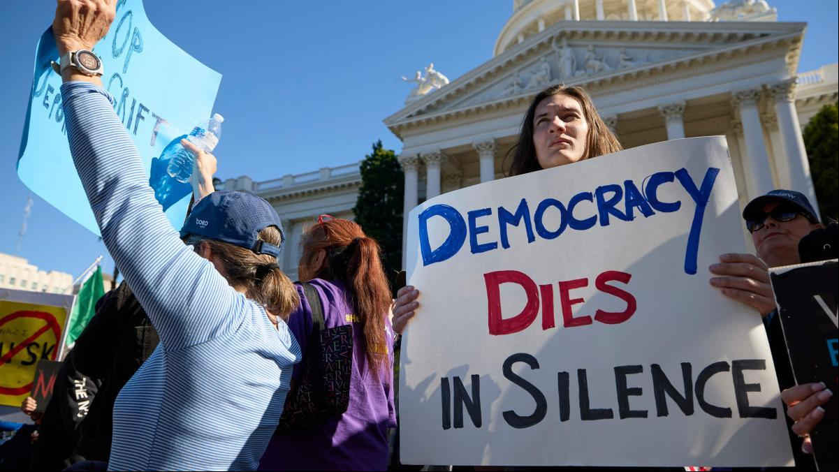 Muerte lenta de una democracia silenciada