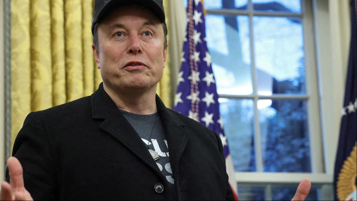 Elon Musk ante la revuelta contra los Tesla: “Están quemando estaciones de carga y alguien lo está organizando y pagando por ello”