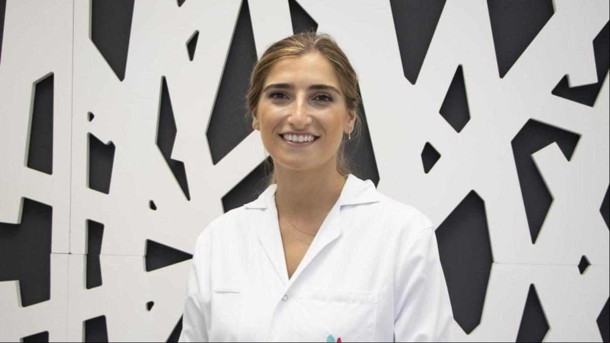 Dra. María Garayar, dermatóloga: “Un fotoprotector de farmacia no solo protege frente a los rayos UVB y UVA, sino también frente a radiación infrarroja y luz visible”
