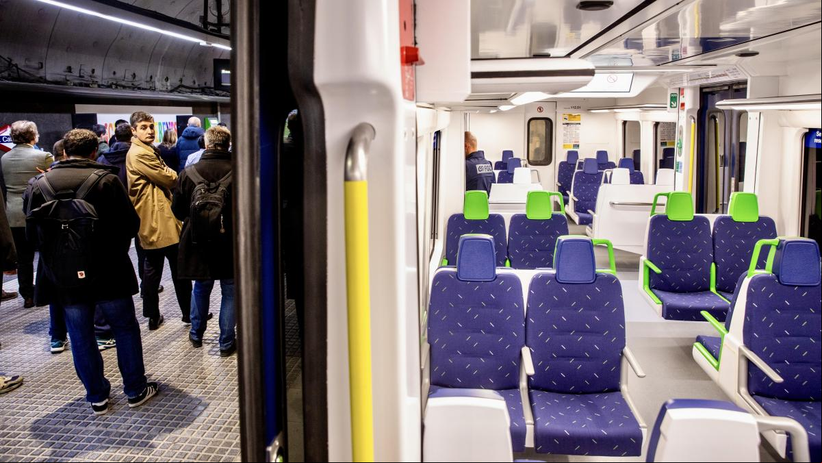Un profundo lavado de cara moderniza los trenes más viejos de la línea del Vallès