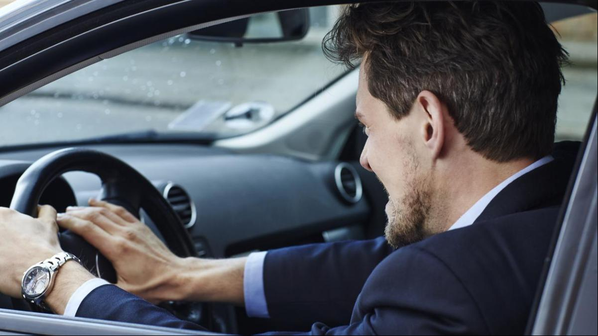 Los conductores españoles abusan del claxon y adelantan por la derecha, pero respetan más la velocidad que otros europeos: así se comportan en la carretera