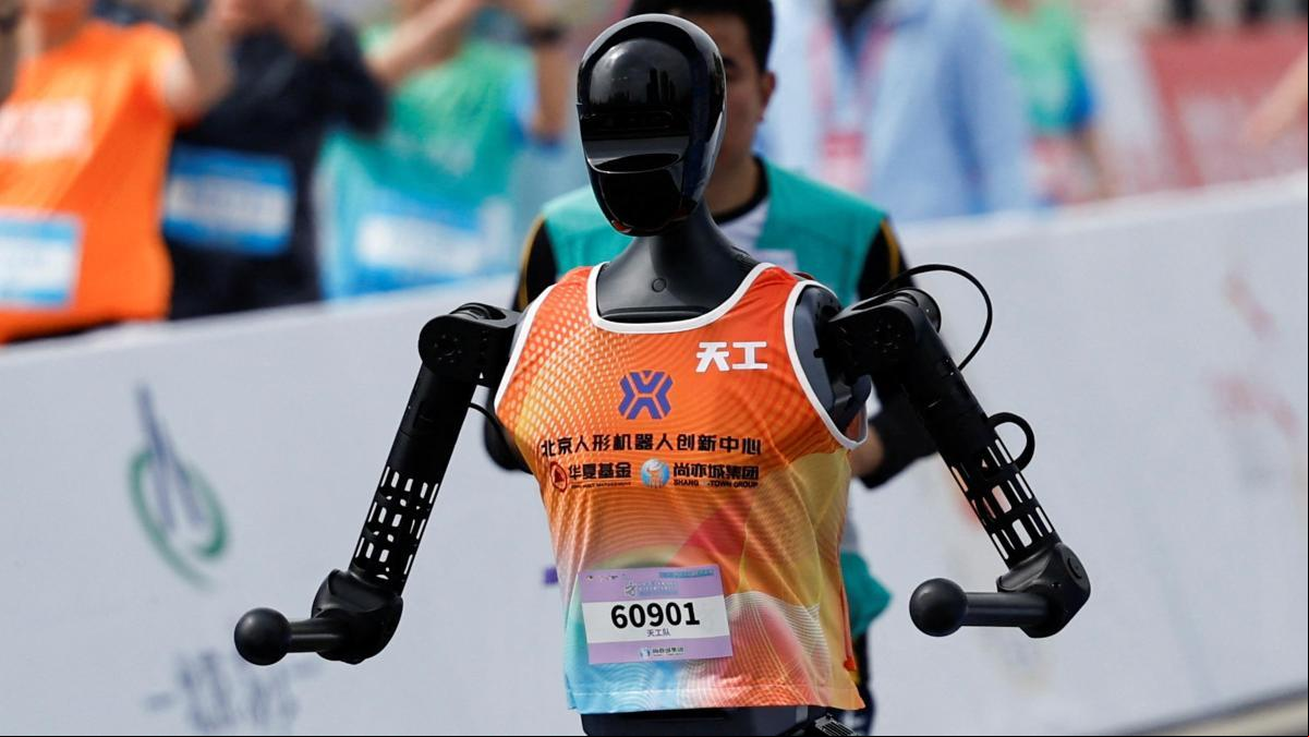De limpiar el suelo en casa a caminar por la calle: el salto de los robots en China
