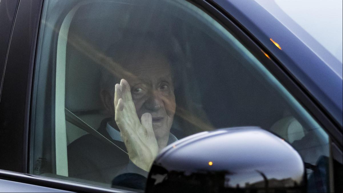 El rey Juan Carlos se instala en Sanxenxo en su visita más incómoda