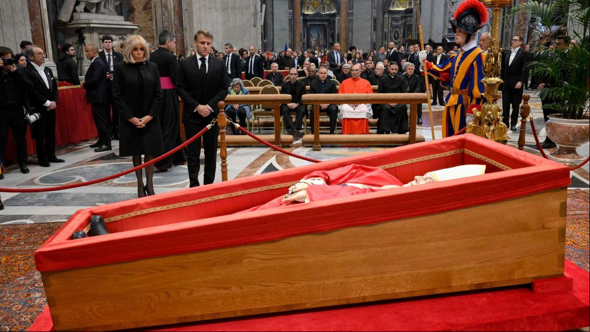 Unas 250.000 personas despidieron al papa Francisco en la basílica de San Pedro antes del funeral
