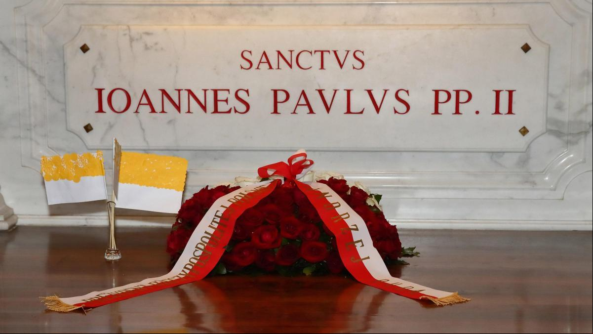 Memoria del funeral de Juan Pablo II: abril, gentío y gritos de “santo subito”