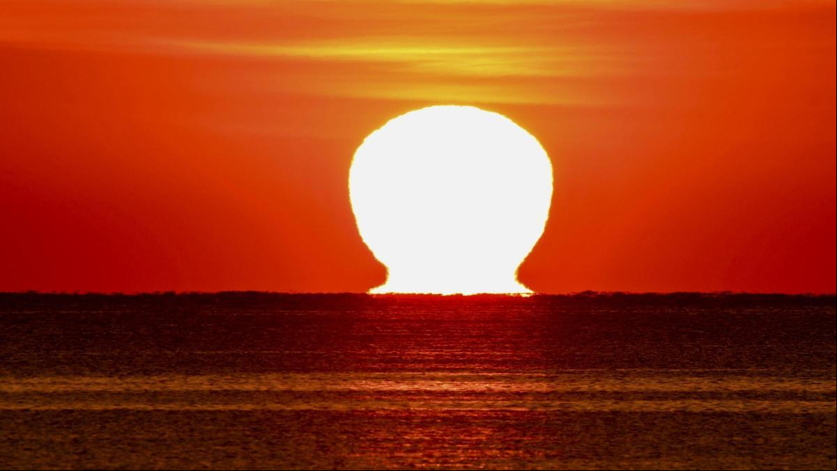 El sol deformado de la Illa Roja
