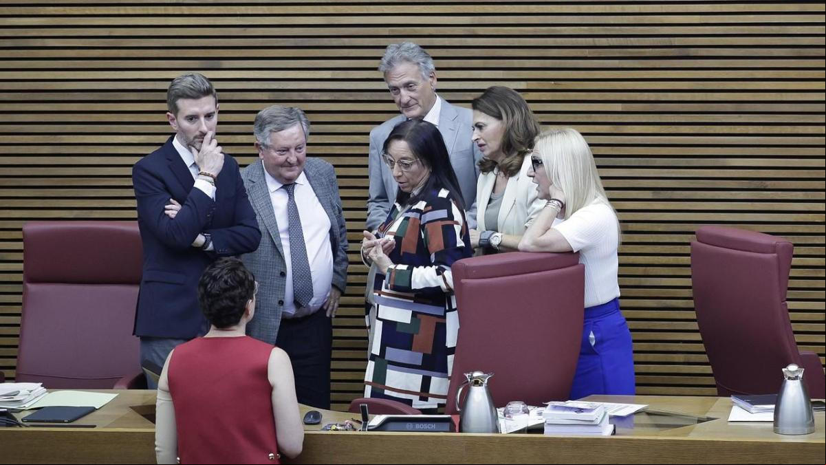 Las Corts Valencianes, sin 25 dAbril al presentar la presidenta de Vox un texto sin consenso