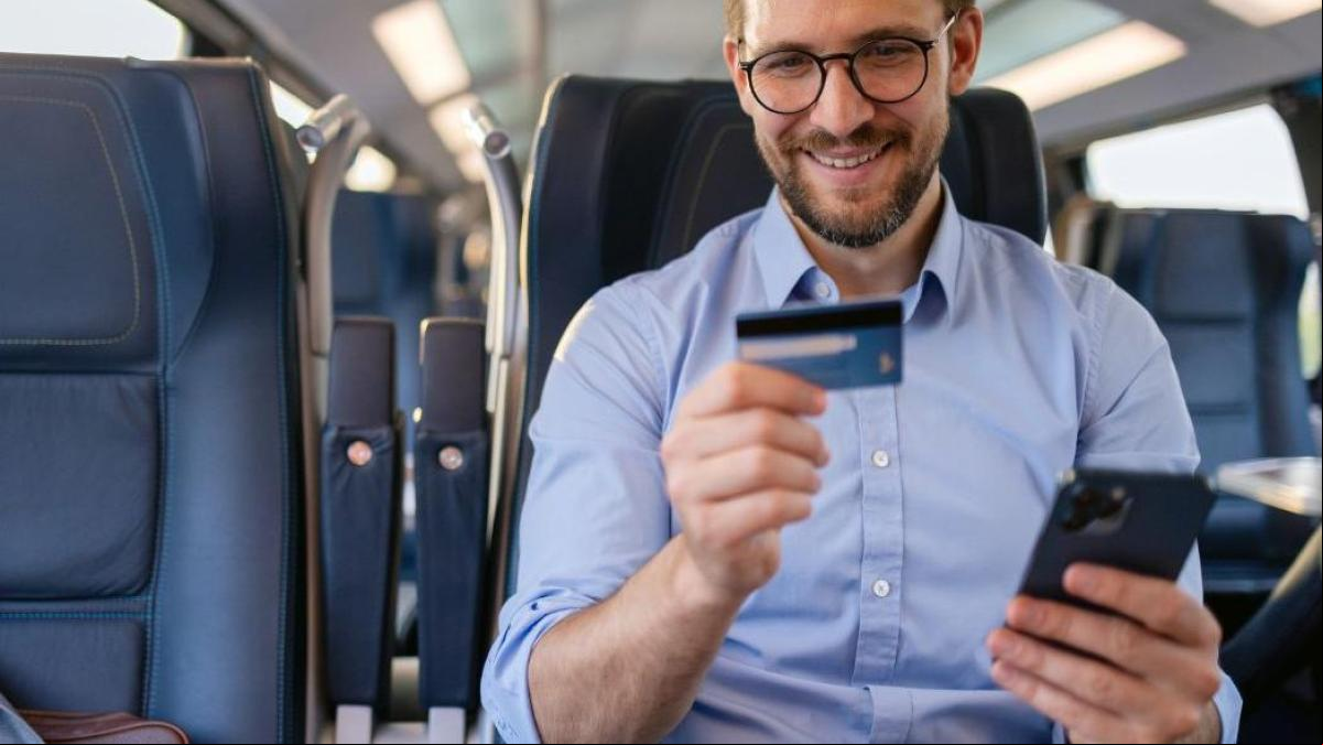 Las mejores tarjetas para viajar con cajeros gratis en todo el mundo y seguro médico internacional