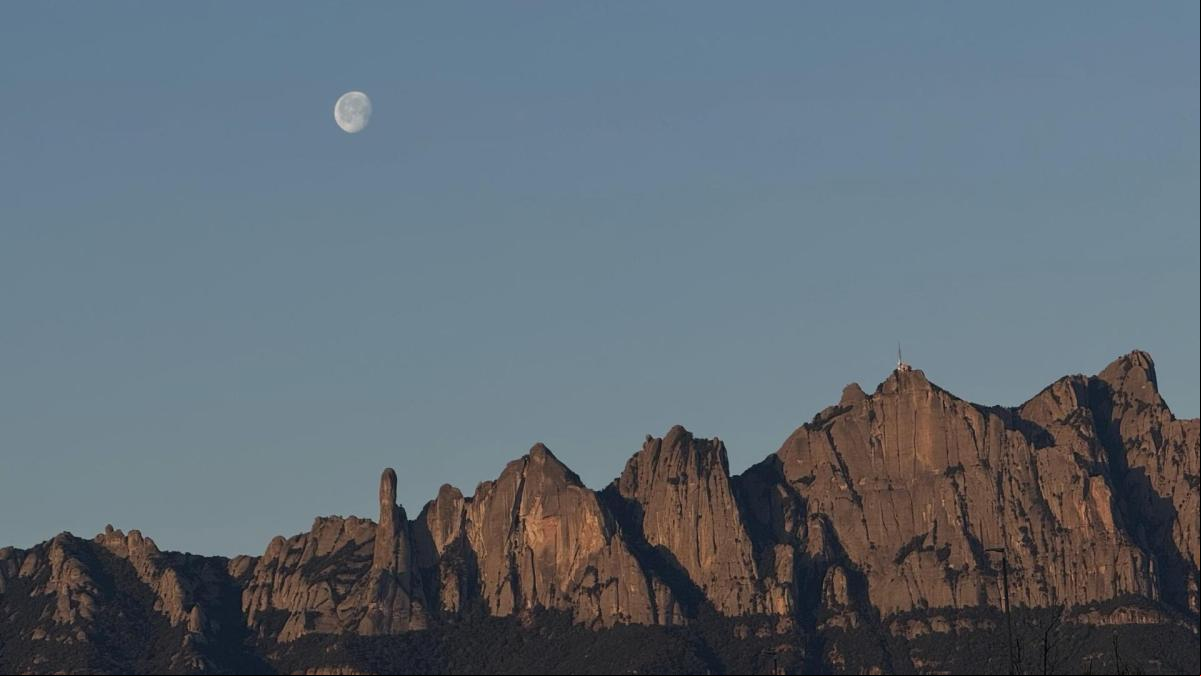 La luna felicita a Montserrat