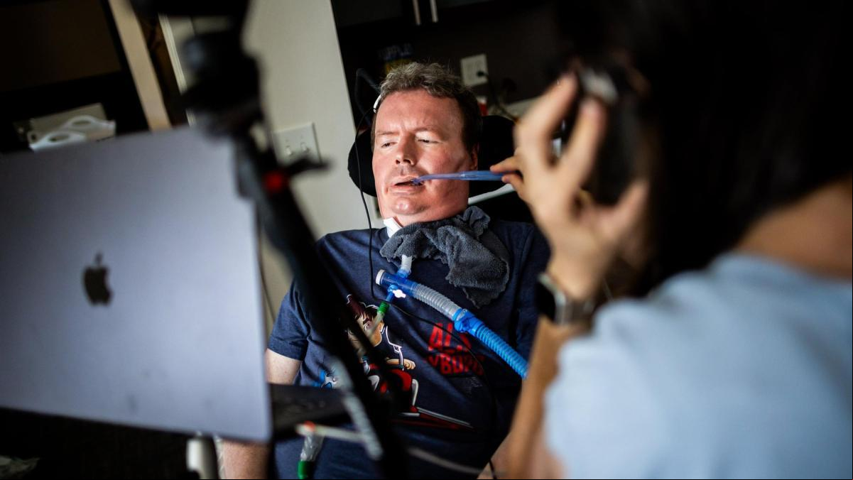 Brad Smith, diagnosticado con ELA: “He usado mi interfaz cerebral para crear el primer vídeo editado con Neuralink”