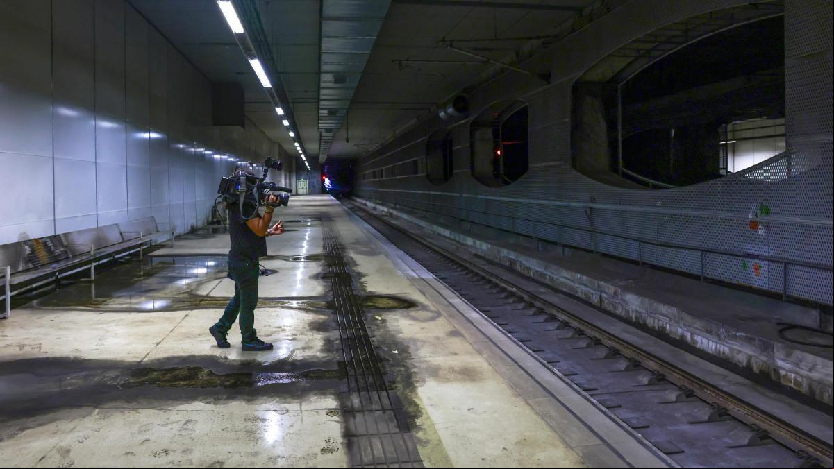La estación del AVE en El Prat sale del olvido dos décadas después