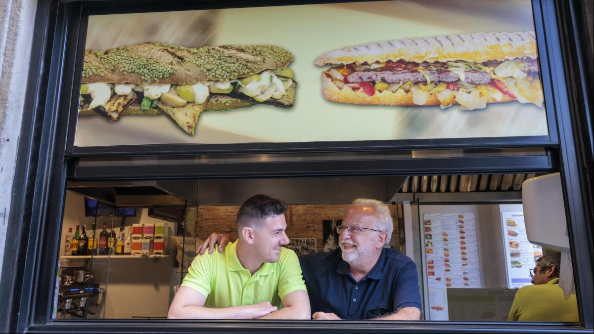 Los históricos bocadillos de Conesa sobreviven a su jubilación