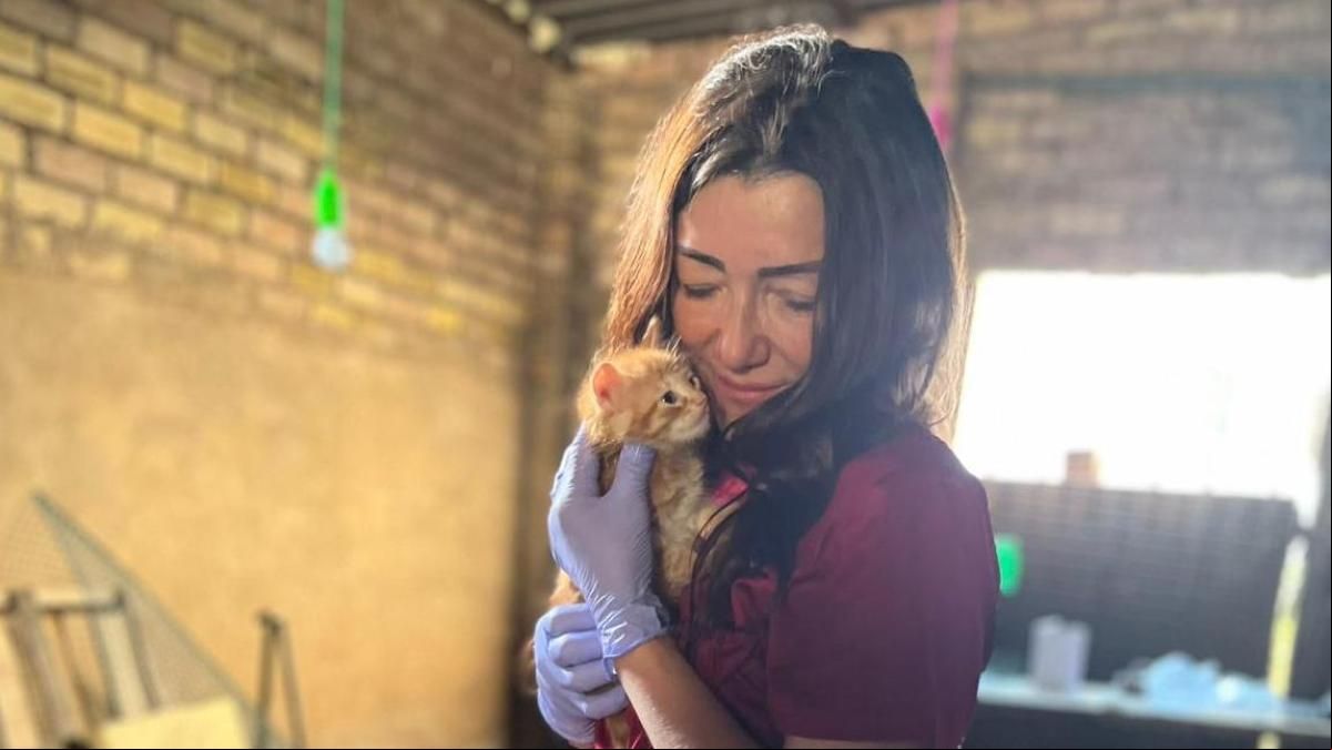María José Domínguez, gestora de colonias felinas, 51 años: “A causa de mi falta de visión, he desarrollado la capacidad de notar si una piedra ha cambiado de sitio, si un gato respira distinto, si algo no está bien… sin necesidad de verlo”