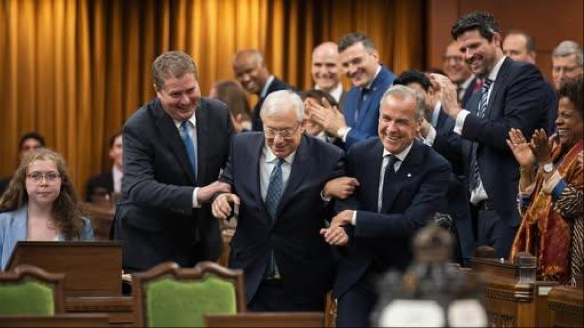 ¿Un político al que arrastran al cargo? Al speaker de Canadá lo empujan el primer ministro y el líder de la oposición