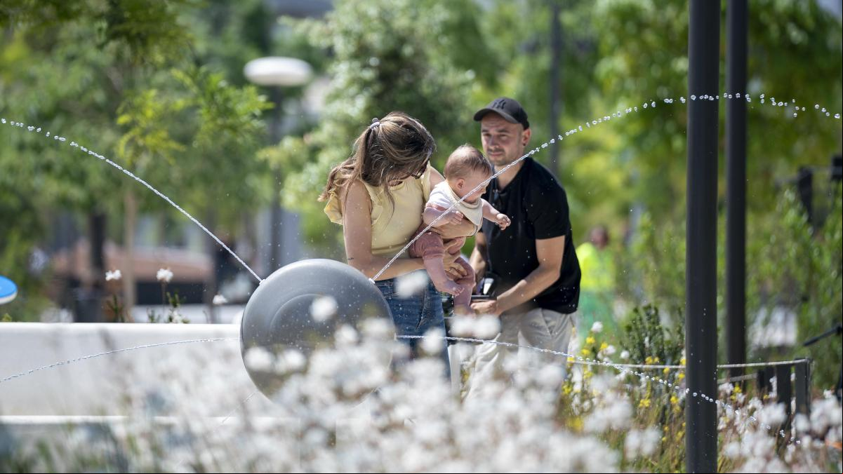 Barcelona estrena cuatro espacios de juegos infantiles con agua