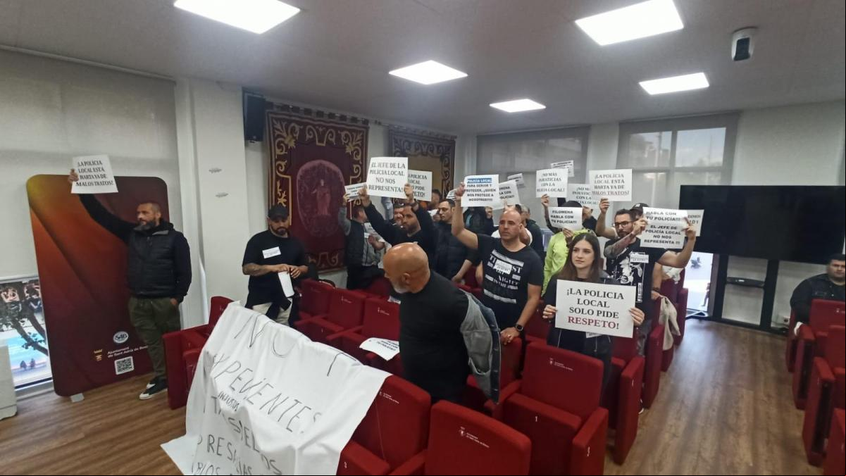 La policía local de Sant Adrià se moviliza contra los mandos