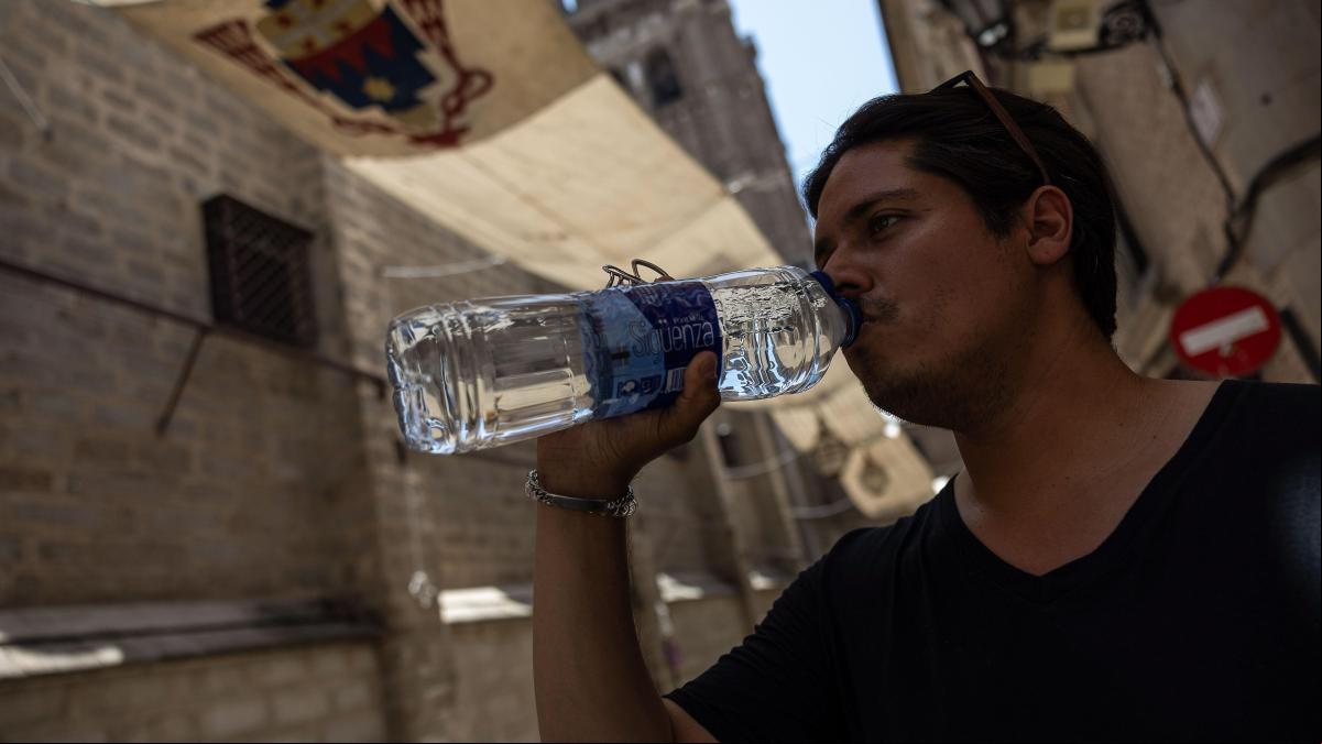 Mayo acaba con 18 provincias en aviso por altas temperaturas y tormentas