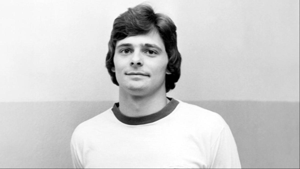 La sospechosa muerte de Lutz Eigendorf, el futbolista que desertó de la Alemania Oriental: “Las pruebas sugieren que fue presa del aparato del jefe de la Stasi, que quería vengarse y dar un escarmiento”