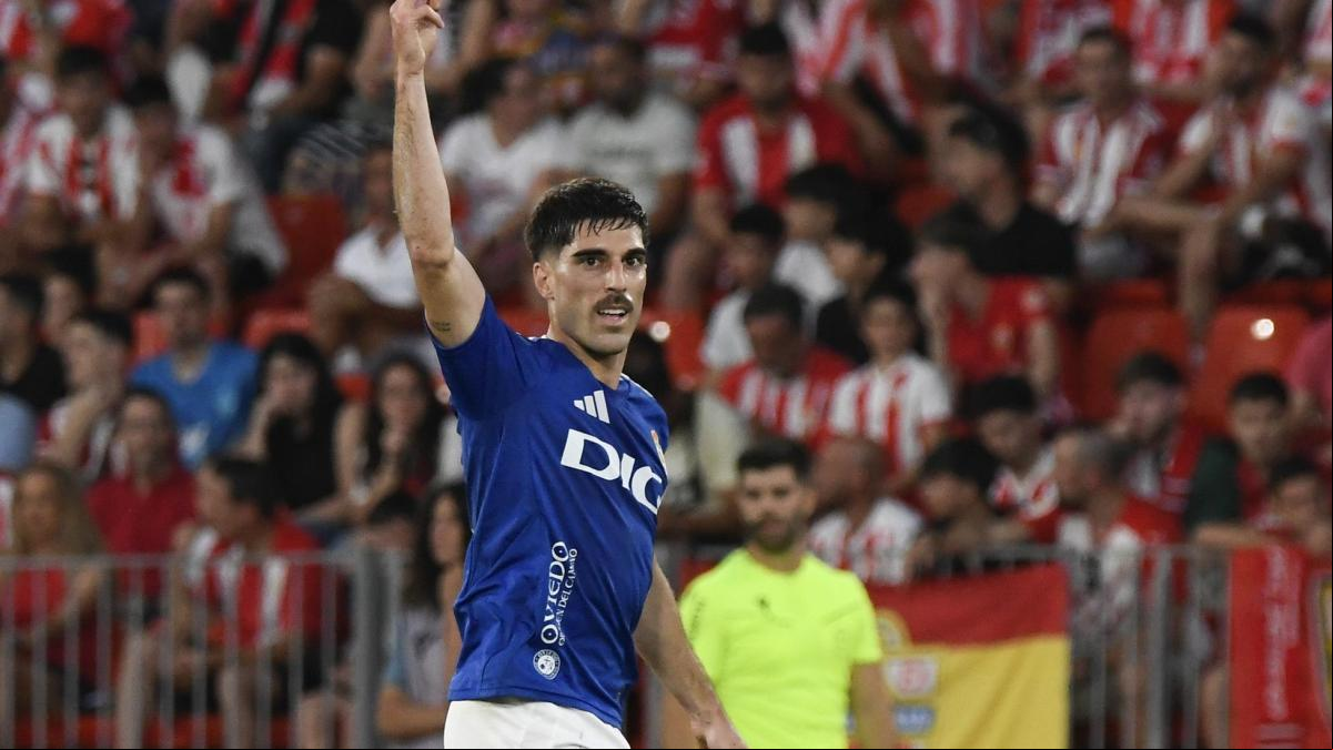 El Oviedo asalta a un Almería (1-2) carente de Luis Suárez El Oviedo asalta a un Almería (1-2) carente de Luis Suárez