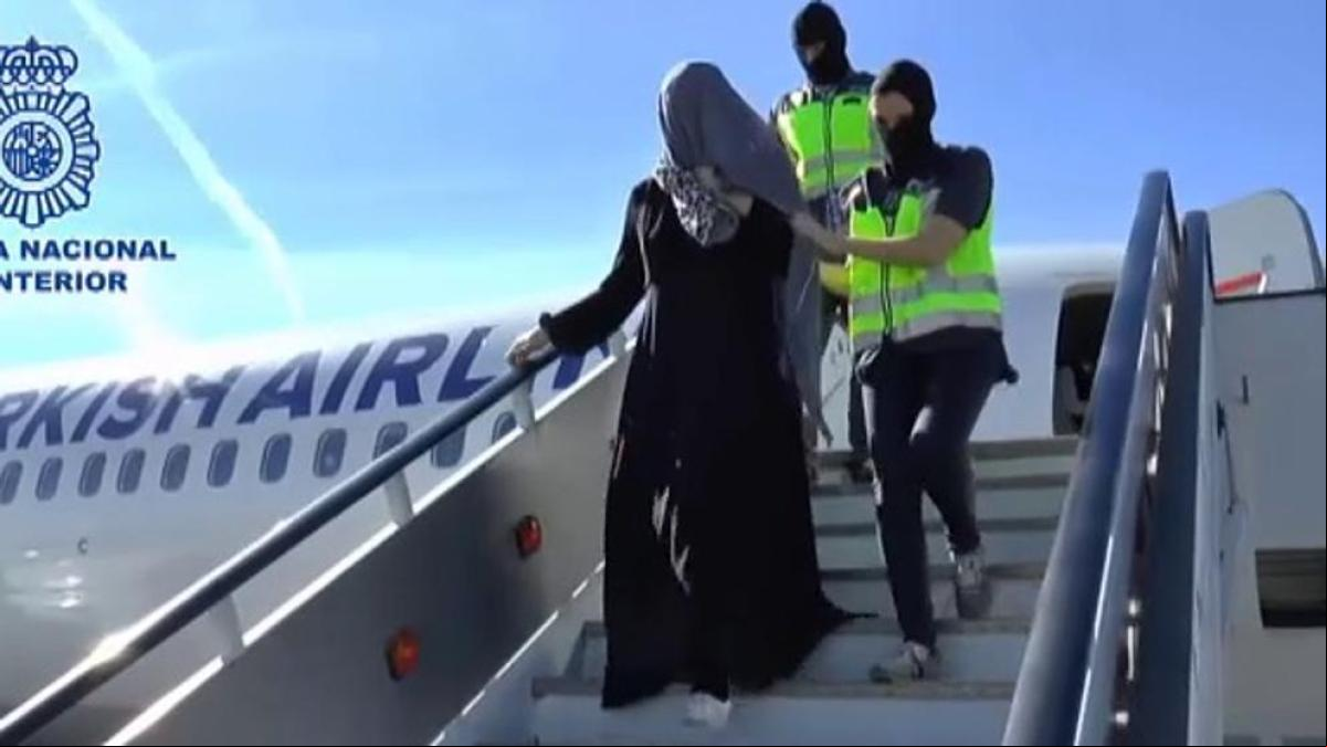 Excarceladas las dos españolas yihadistas que fueron repatriadas por el Gobierno desde Siria