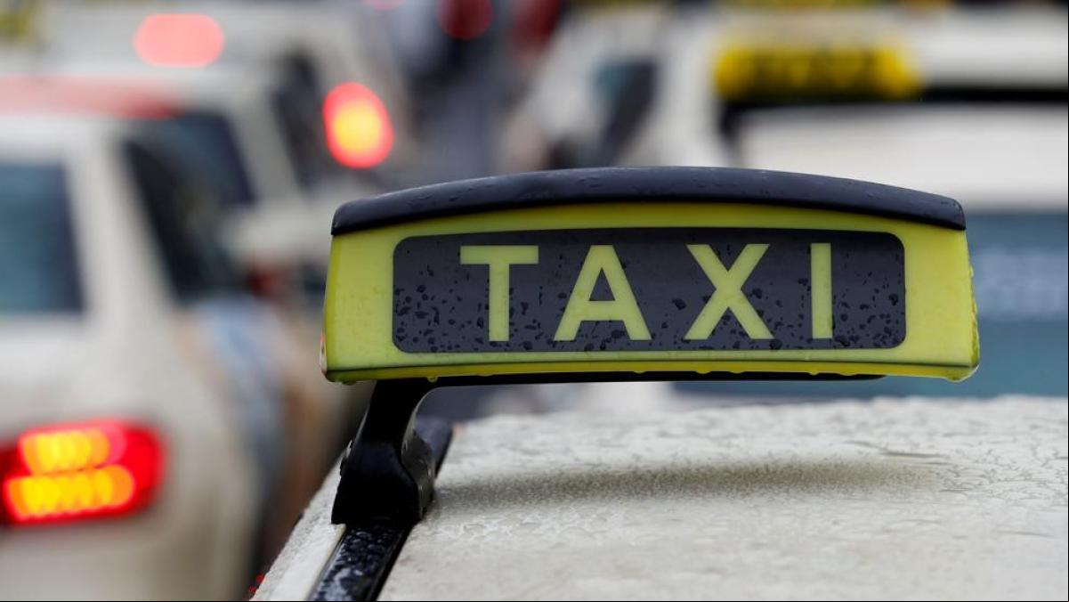 La estrella de los Mercedes-Benz se apaga en los taxis de Alemania: “No encajan con nuestros estándares de lujo”