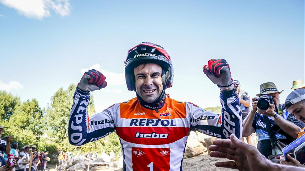 Toni Bou agranda su leyenda con el 15.º Mundial de trial al aire libre