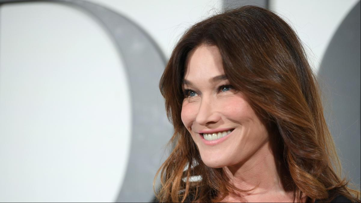 Así ha cambiado Carla Bruni, modelo, cantante exprimera dama de Francia y feliz en su prisión